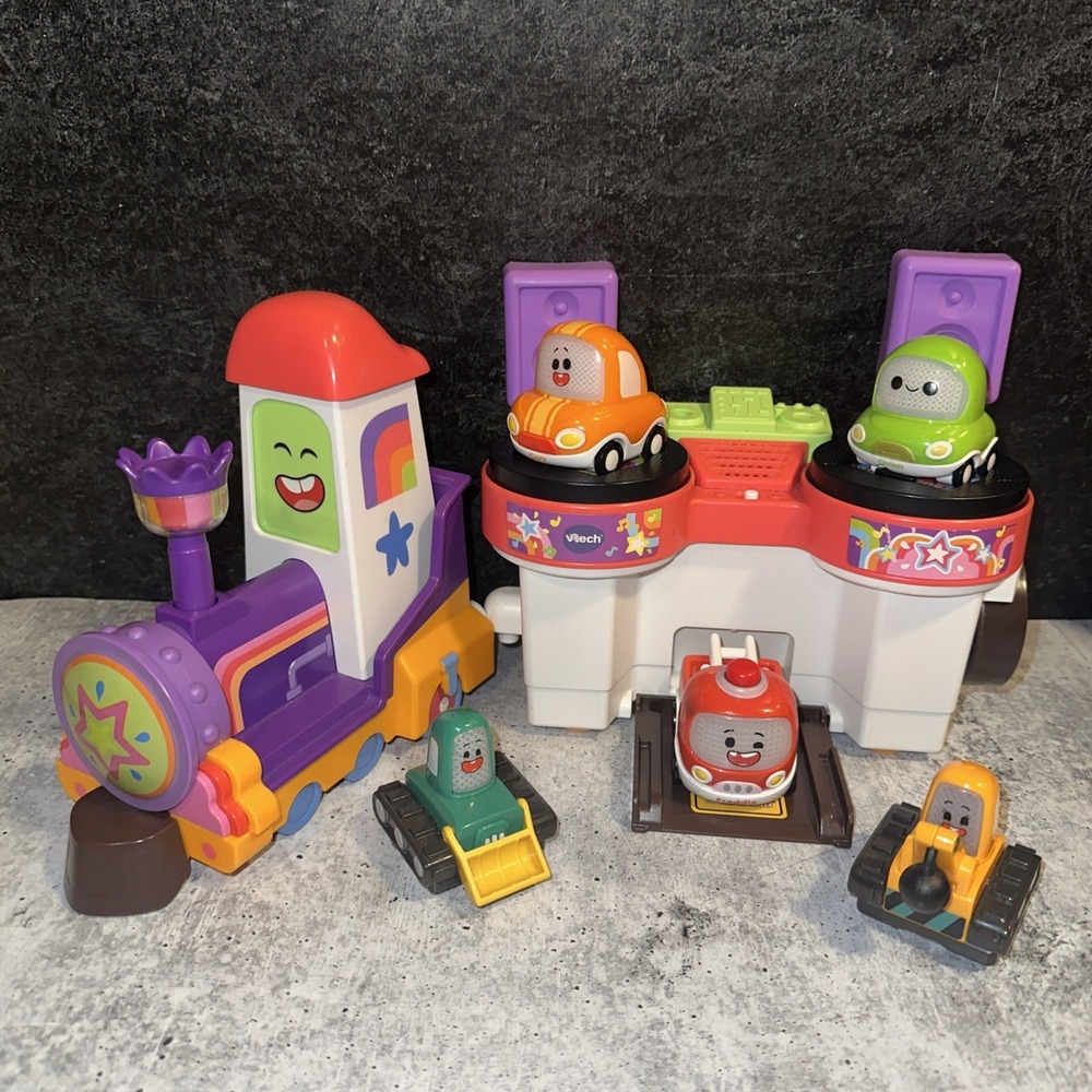 VTech Go! Go! Cory Carson DJ Trax The Roll Train Lights Engine + 3 Extra Cars